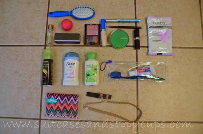 what to pack in a travel cosmetic bag