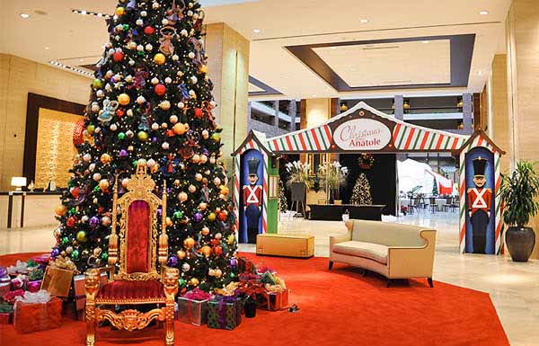 christmas at the anatole entrance